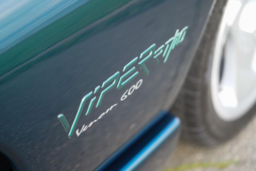 Логотип Dodge Viper Venom 600 by Hennessey 1995 года  (фото 5 из 15)